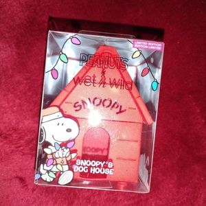 Wet N Wild Snoopy Makeup Sponge Case